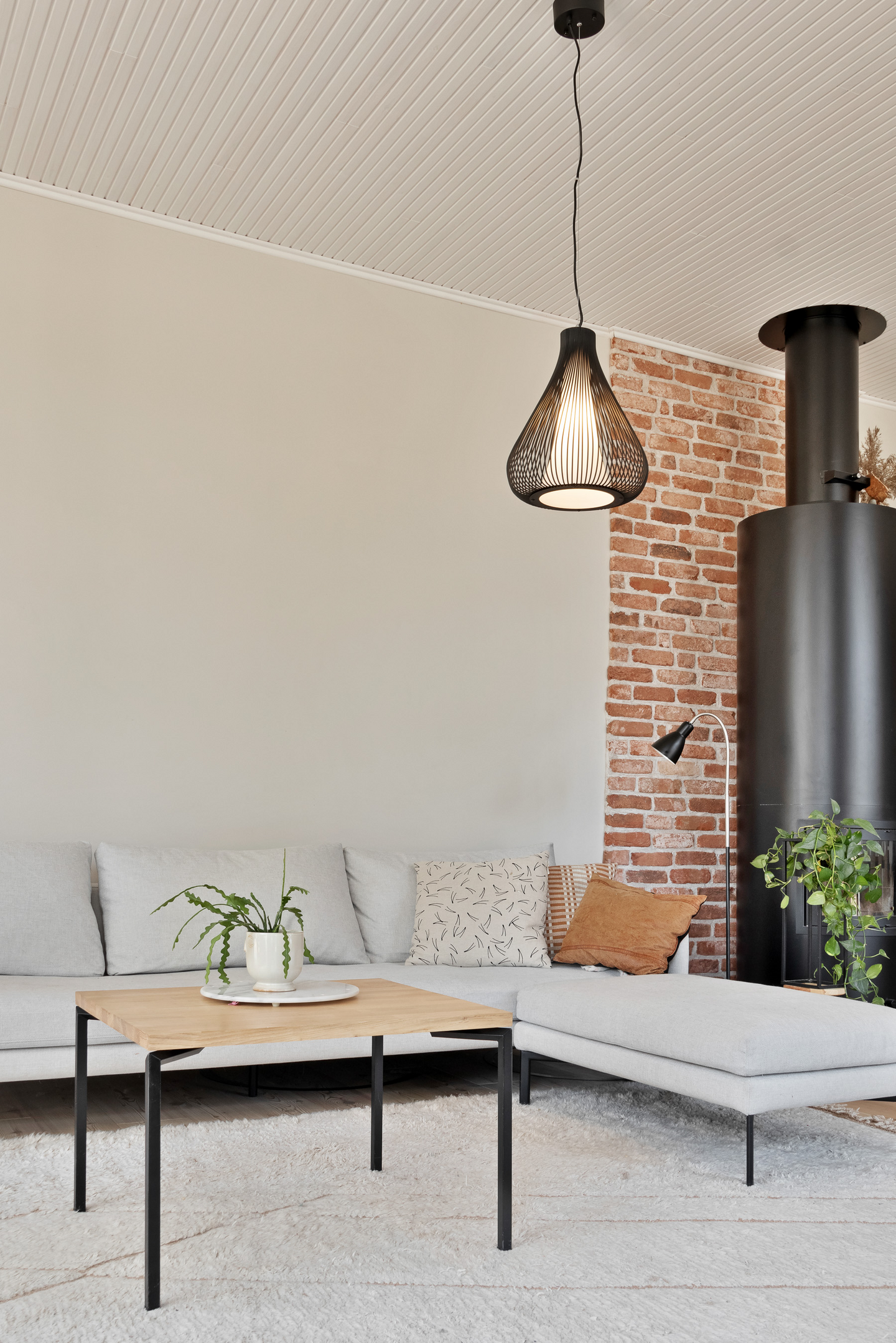 Riippuvalaisin Sessak Paola E27 metalli lasikupu musta/valkoinen