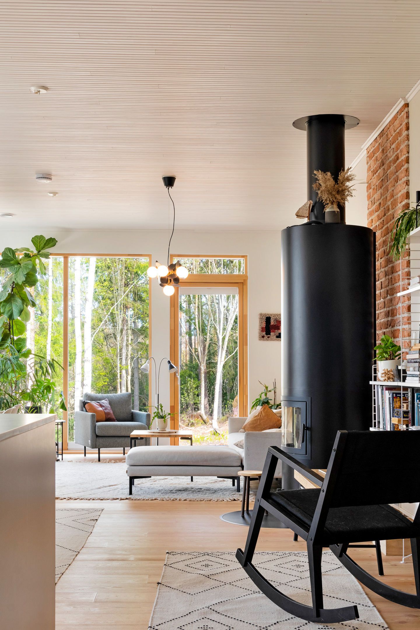 Riippuvalaisin Sessak Zena 400 musta