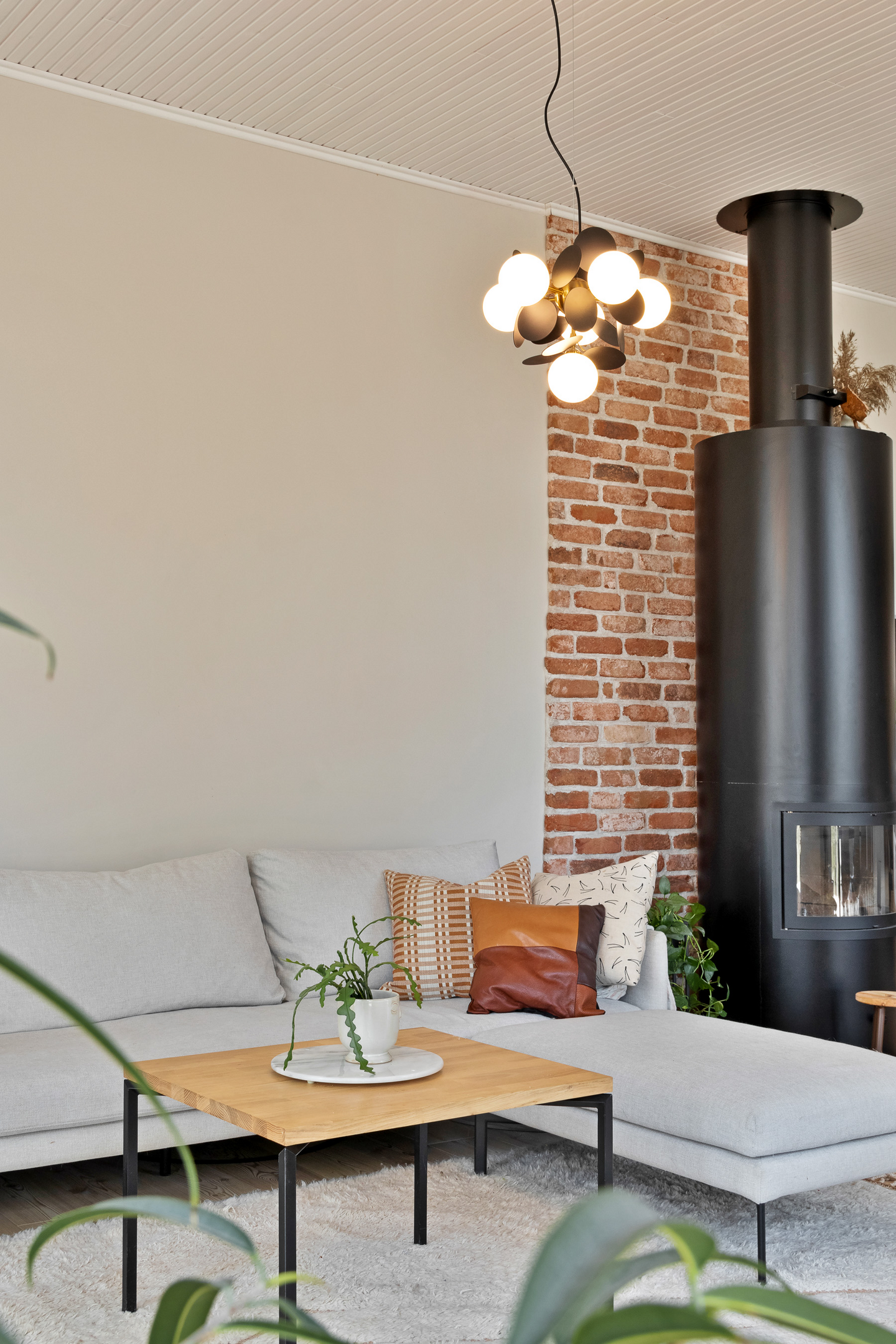 Riippuvalaisin Sessak Zena 400 musta