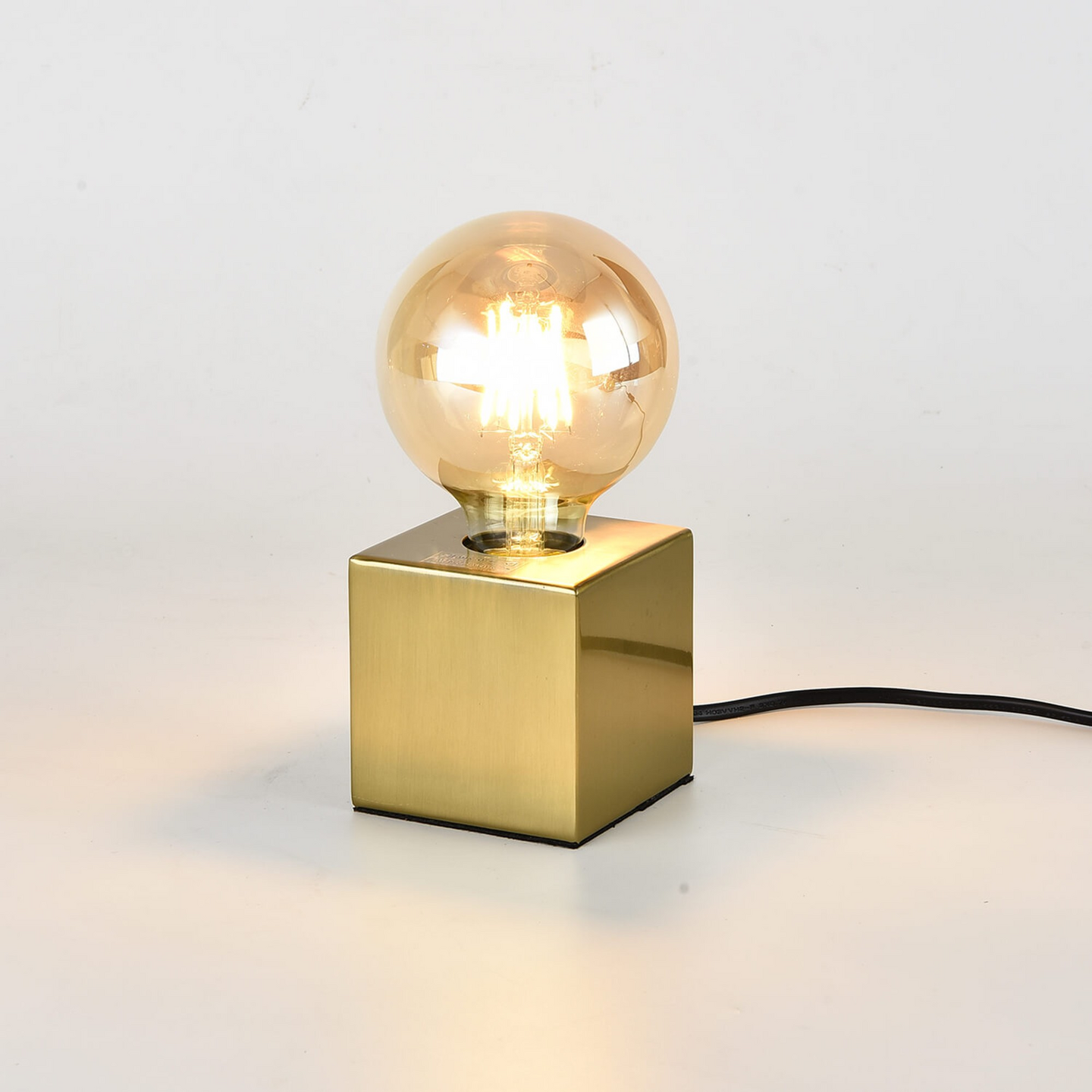 Pöytävalaisin Focuslight Noppa 100x100 mm E27 maks.42W messinki