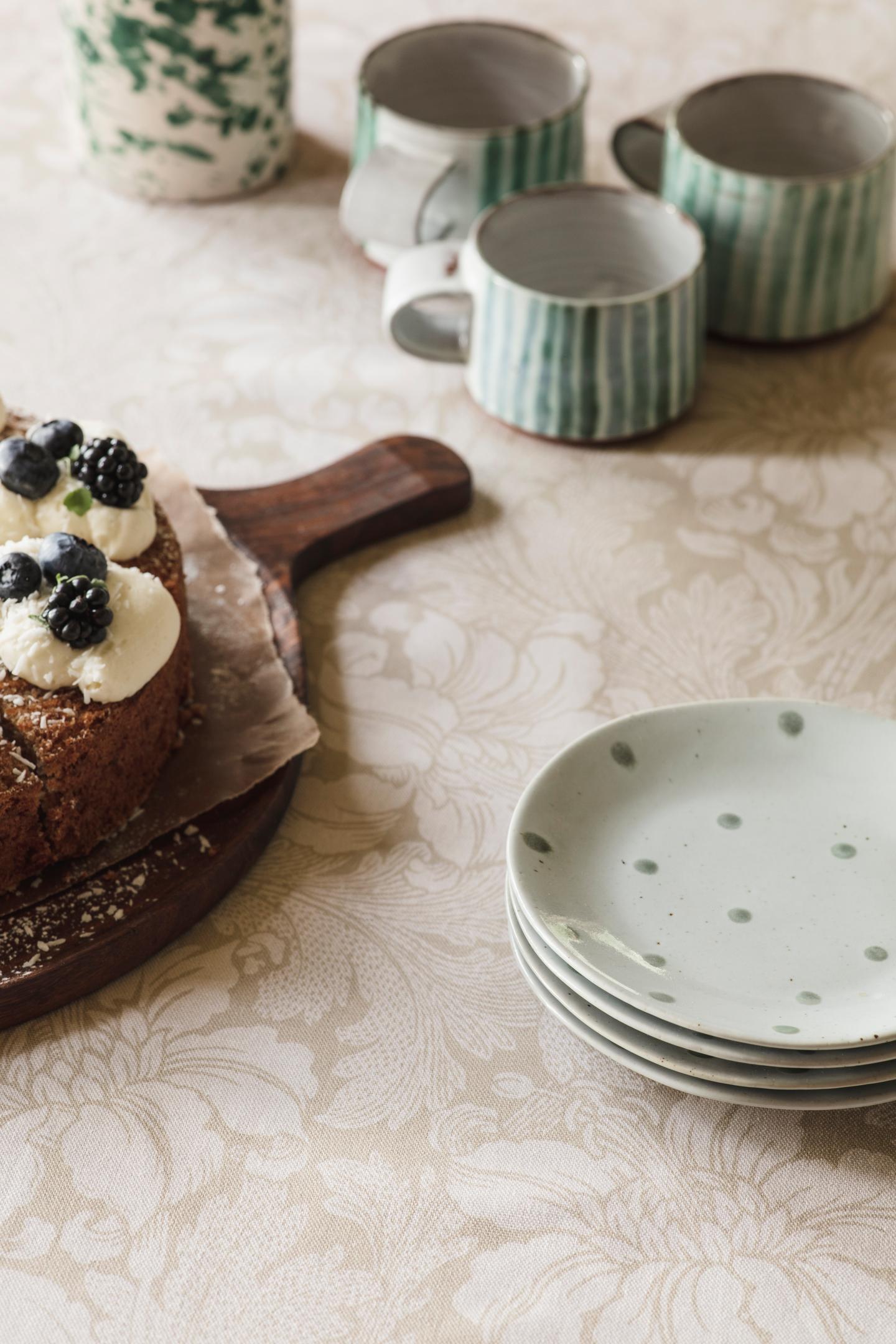 Acanthus-pöytäliina 140x250cm beige