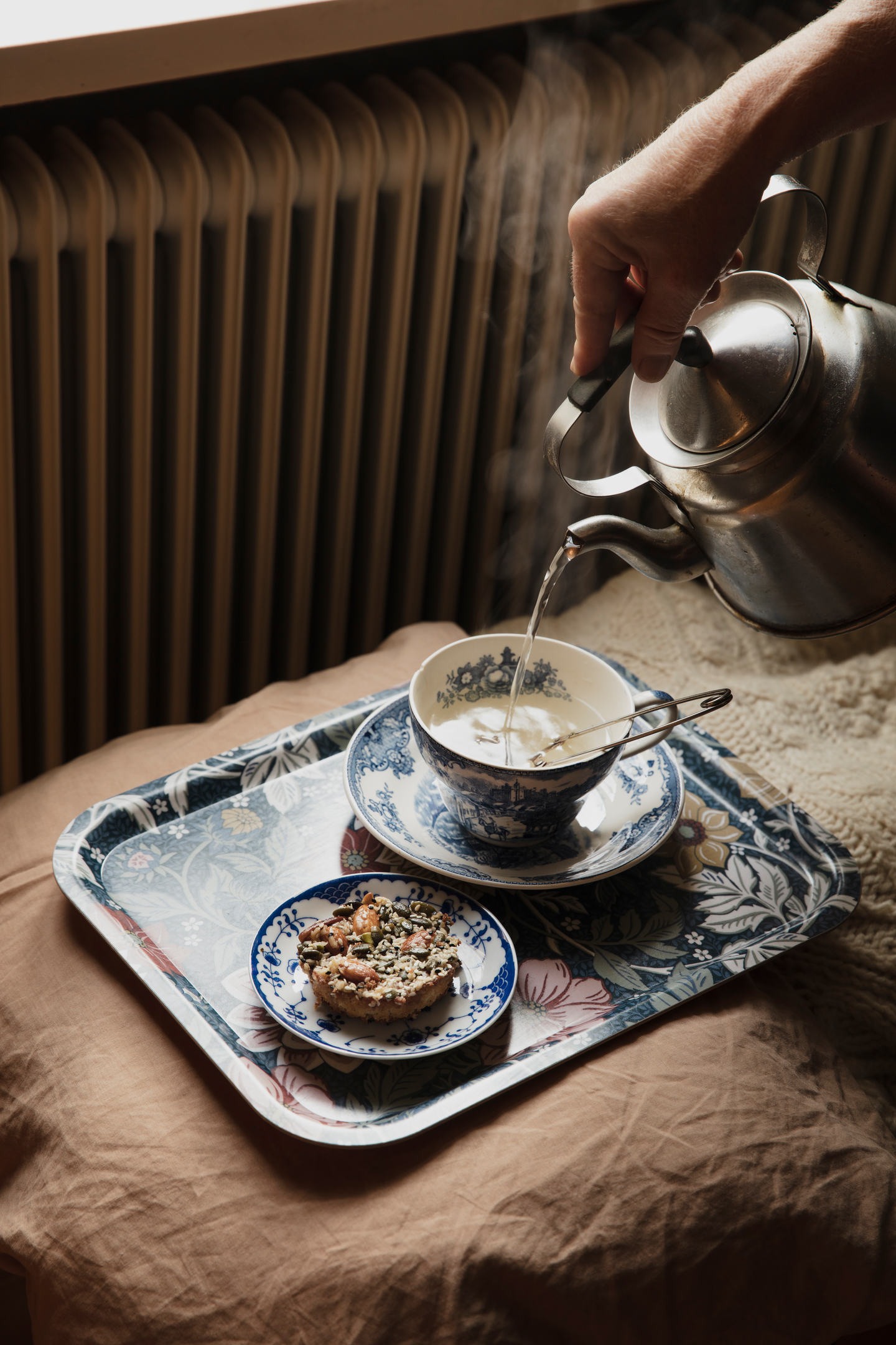 Dahlia Garden -tarjotin 36x28cm sininen