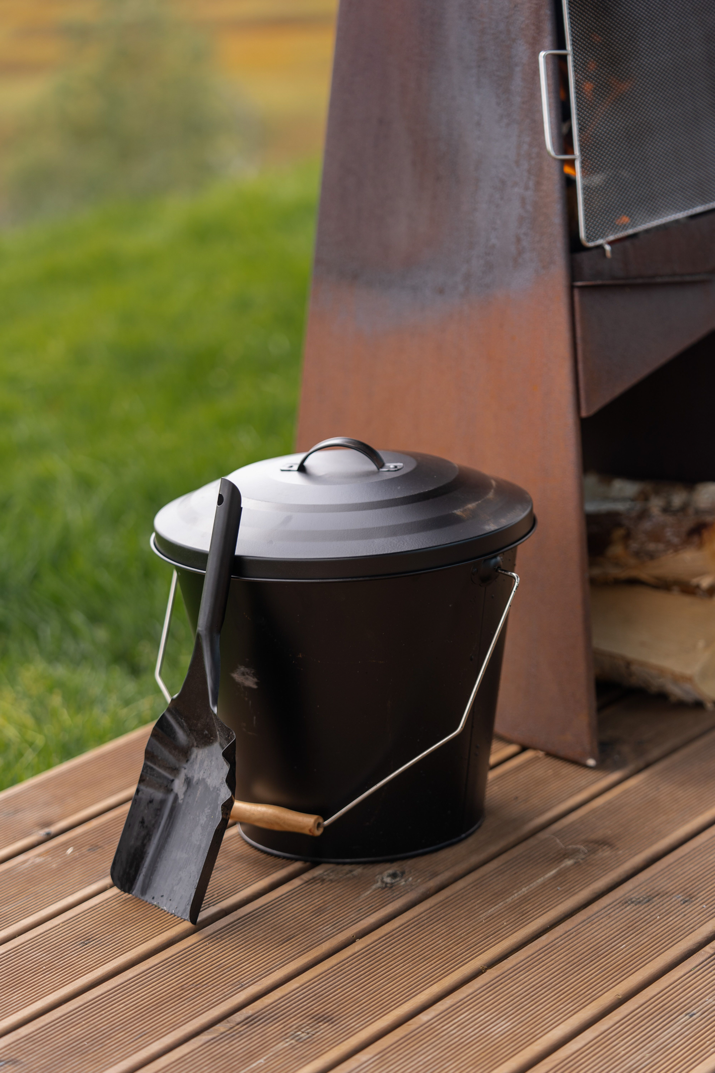 Tuhkaämpäri Espegard 15l lapiolla musta