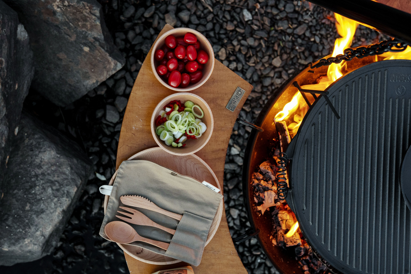 Apupöytä Espegard tulipadalle/-pannulle