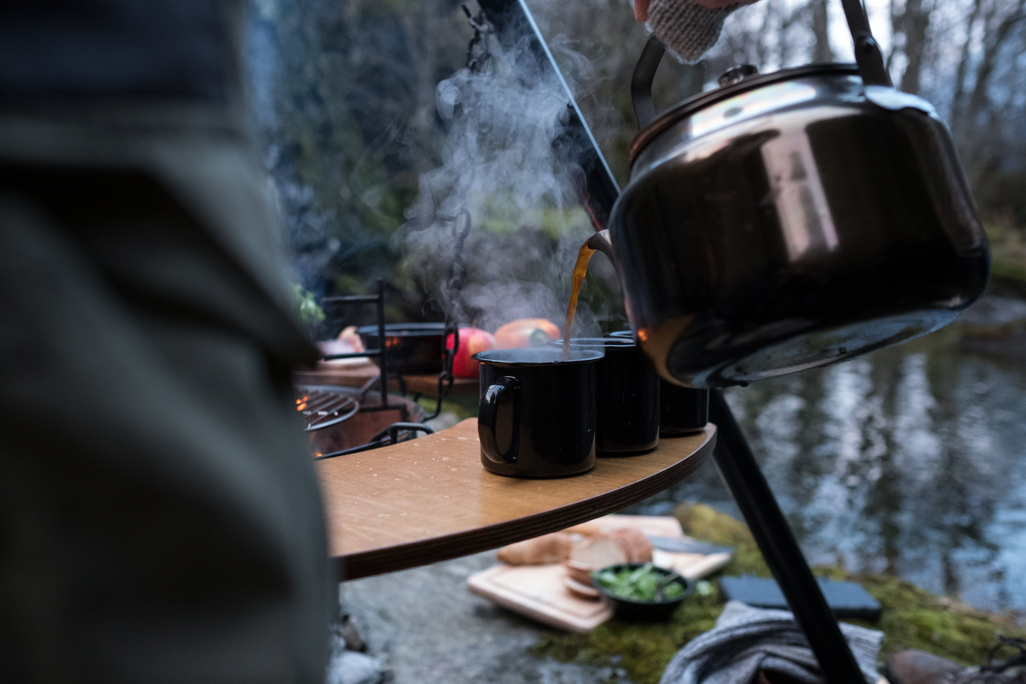 Apupöytä Espegard tulipadalle/-pannulle