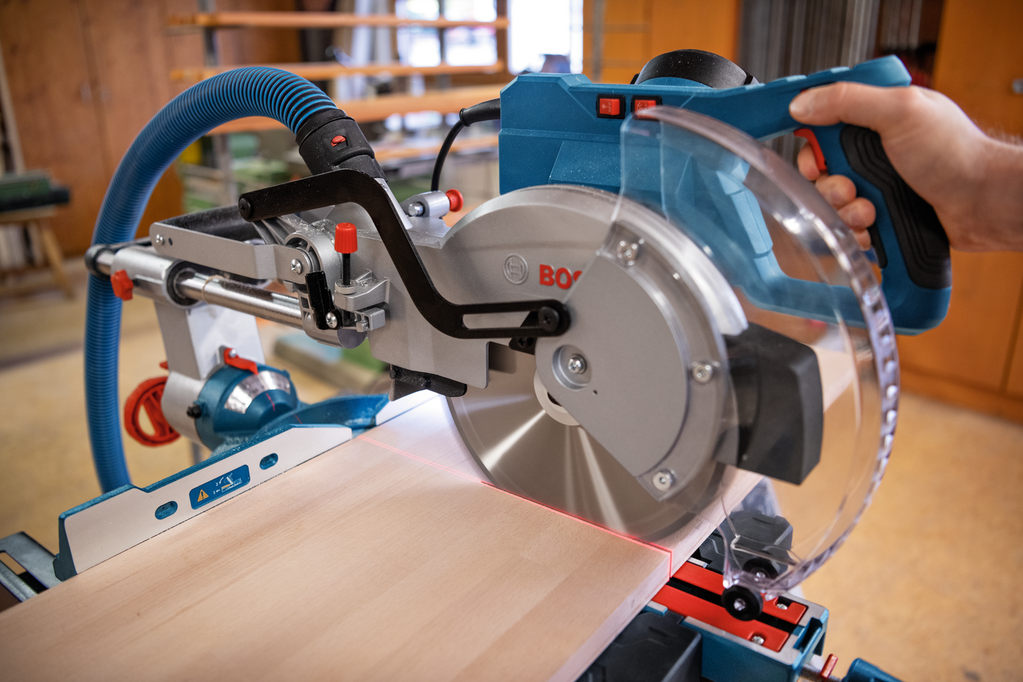 Katkaisu- ja jiirisaha Bosch GCM 305-254 D