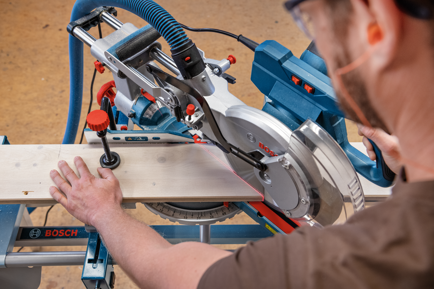 Katkaisu- ja jiirisaha Bosch GCM 305-254 D