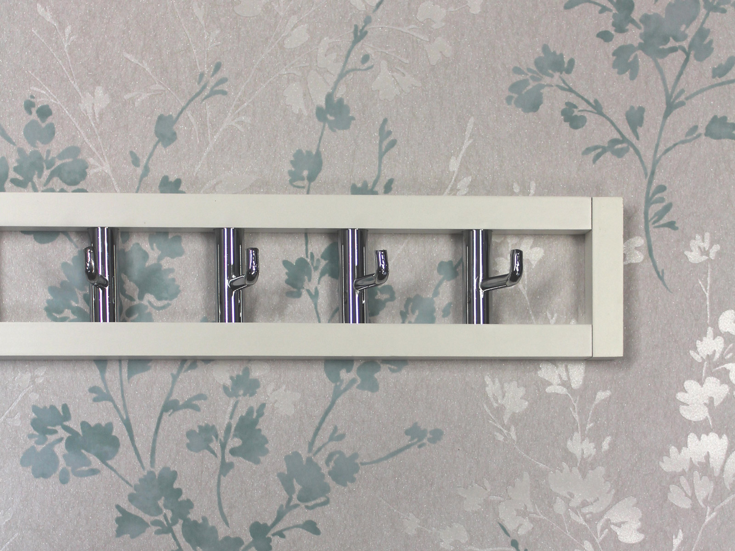 Vaatenaulakko Pisla Elmiina mänty valkoinen 490x98x25mm