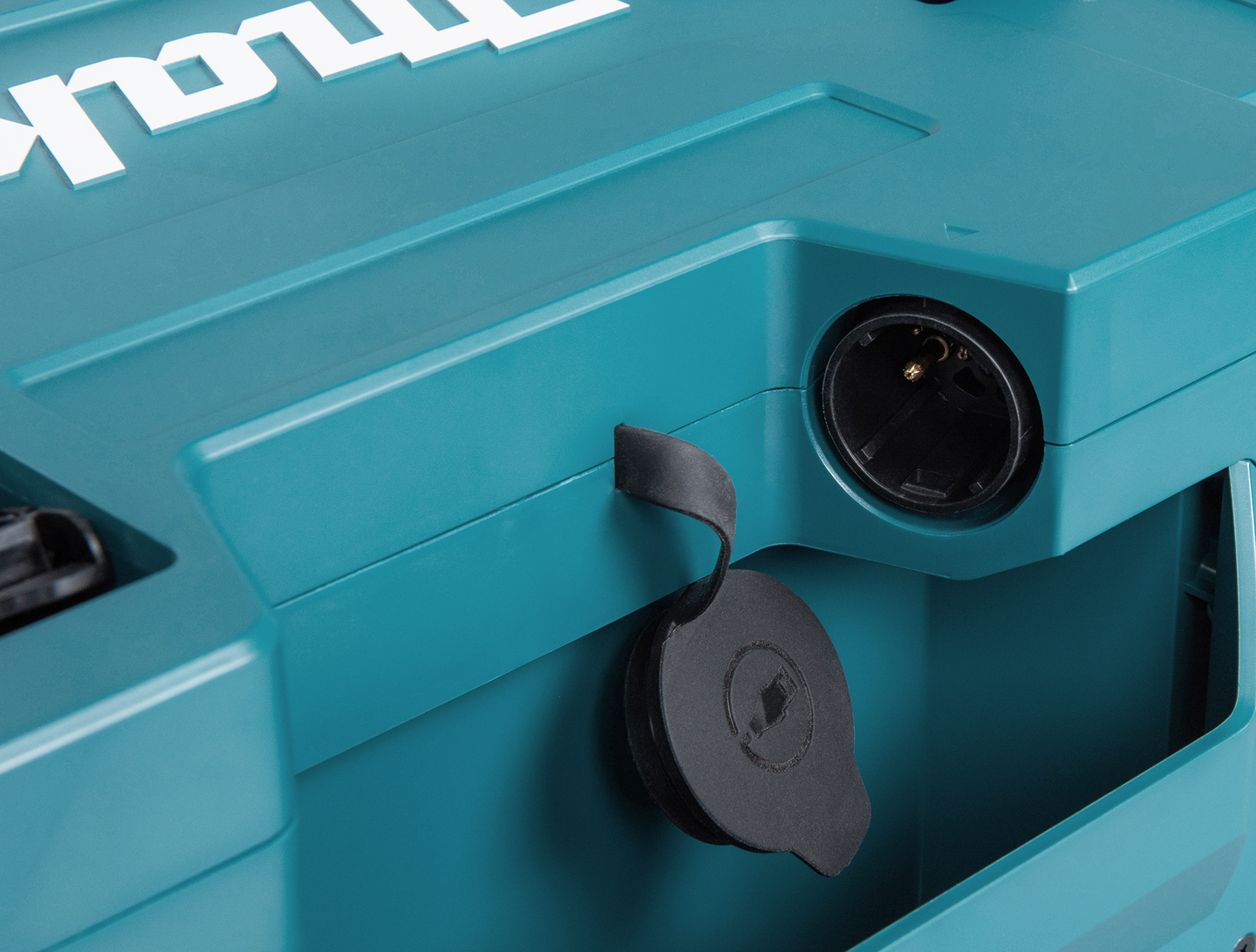 Invertteri Makita BAC01 DC/AC 1400W