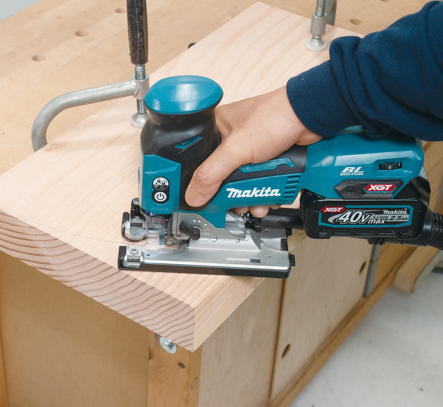 Akkupistosaha Makita JV001GZ XGT 40V runko