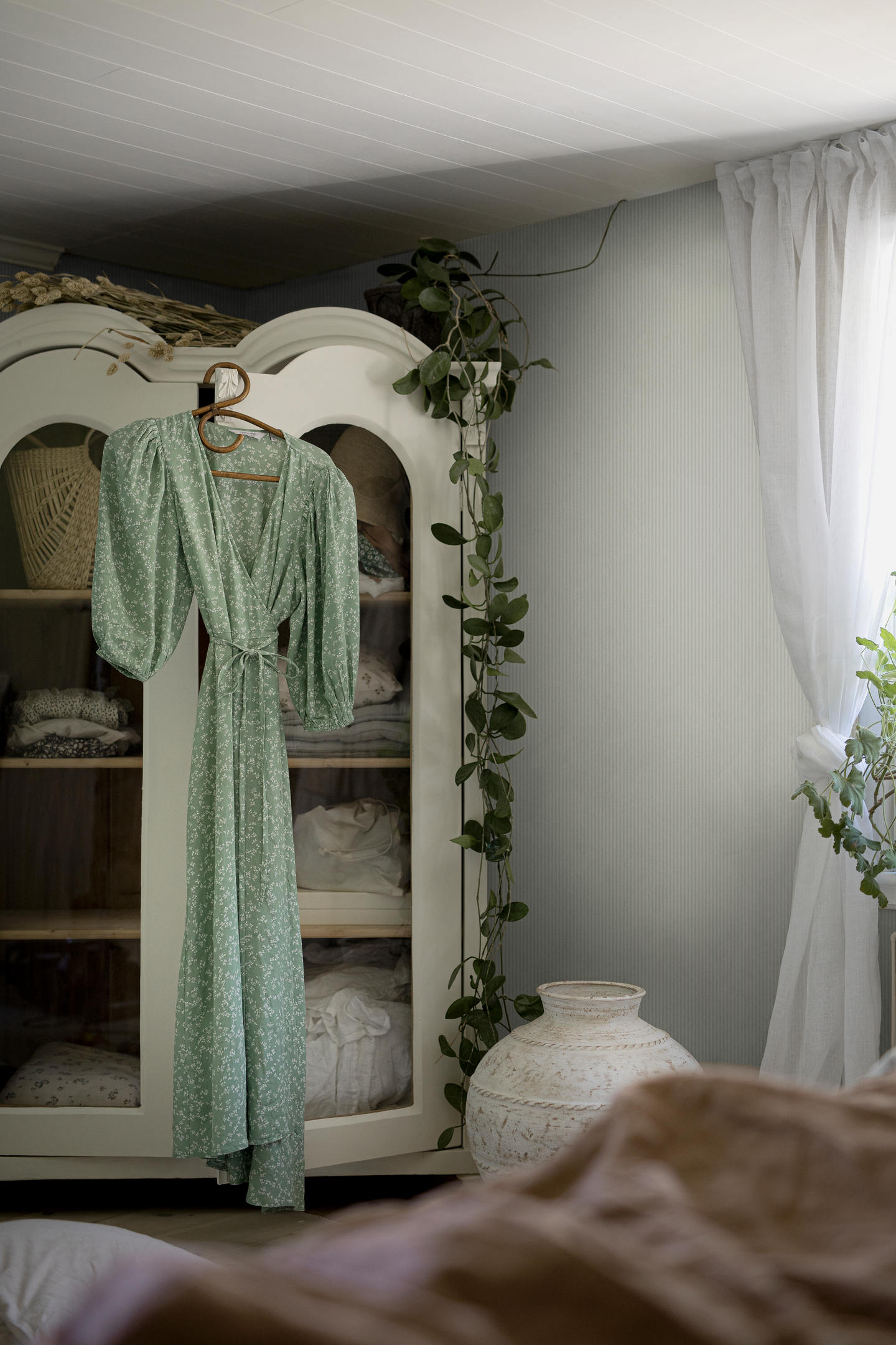 Kuitutapetti Boråstapeter Linen Polka Stripe 7864 Light Green 10,05m