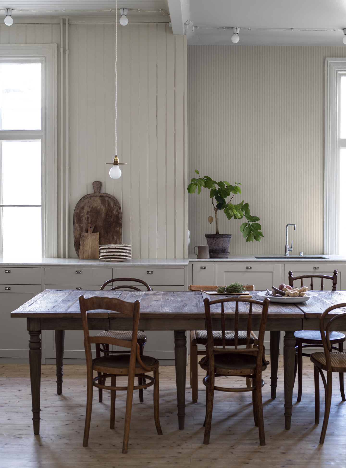 Kuitutapetti Boråstapeter Linen Polka Stripe 7861 Grey Beige 10,05m