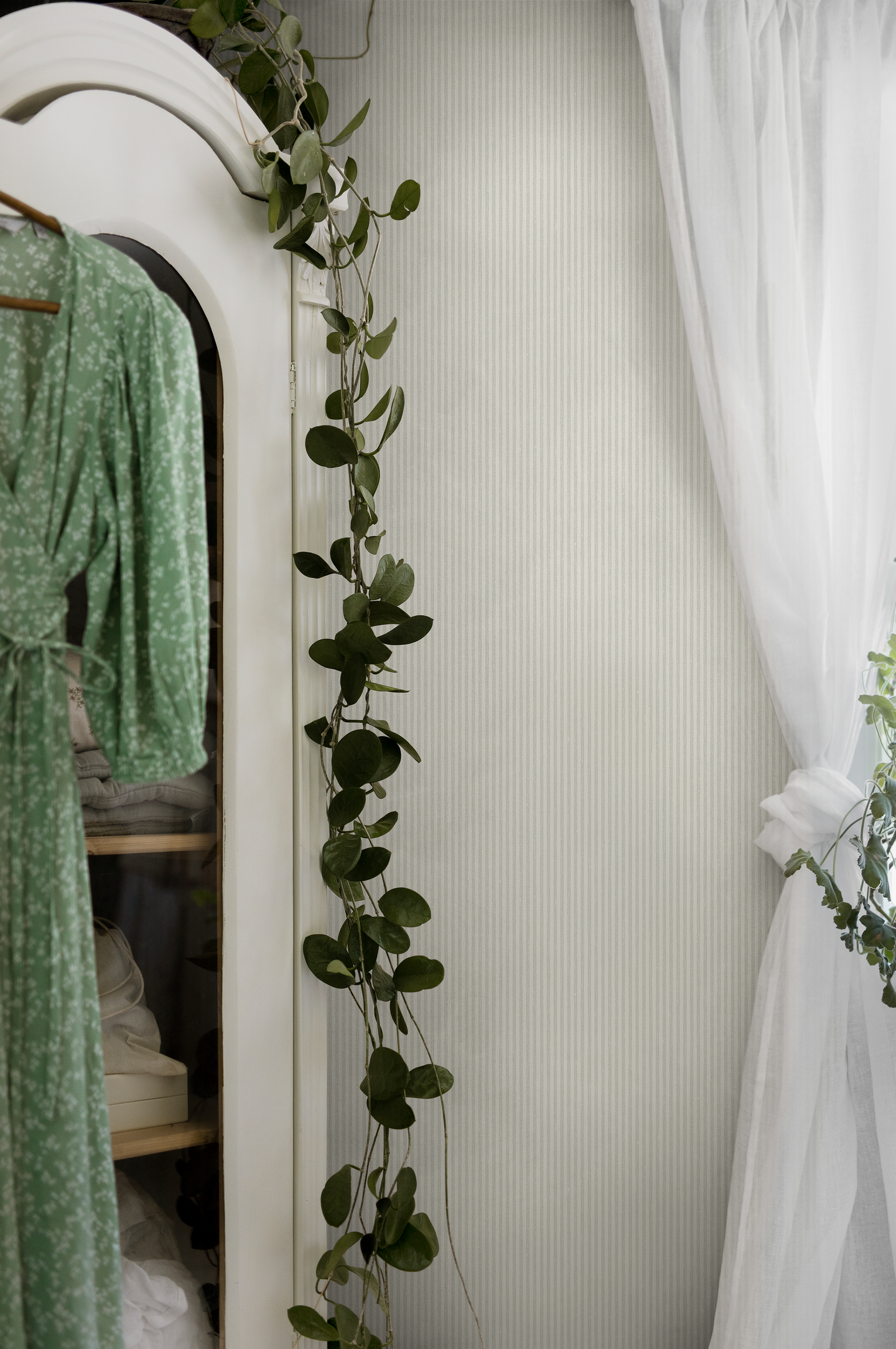 Kuitutapetti Boråstapeter Linen Polka Stripe 7864 Light Green 10,05m