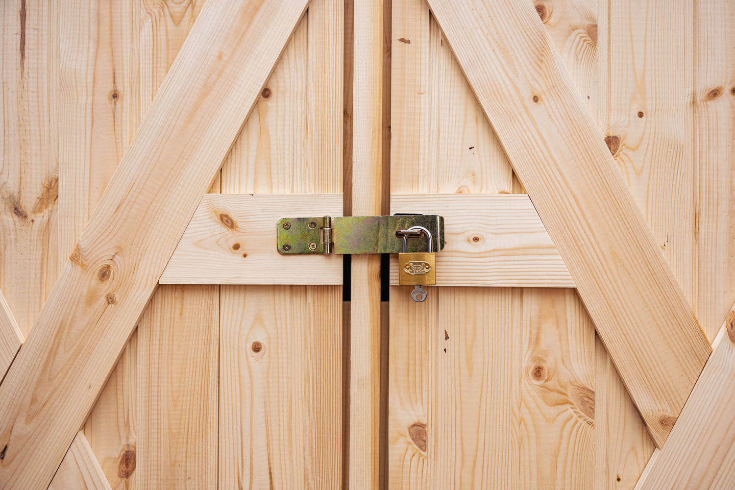 Työkaluvaja hyllyillä ruskea, 144x74x164 cm