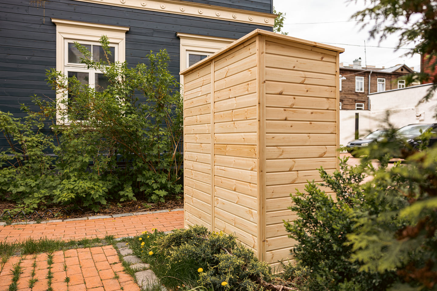 Työkaluvaja hyllyillä ruskea, 144x74x164 cm