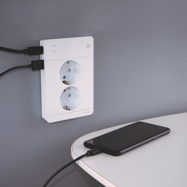 Pistorasia Exxact 2-PR + 2xUSB lataus A+C 3A valkoinen