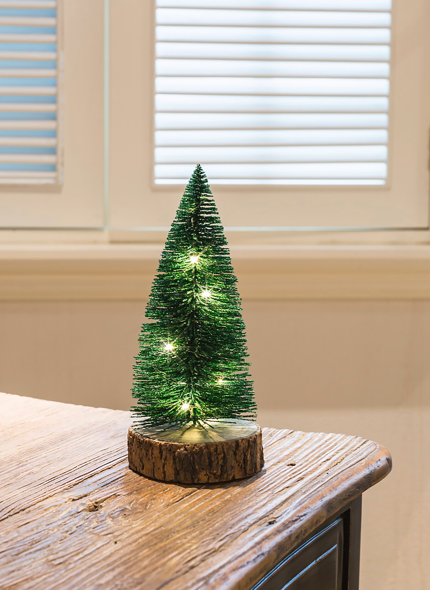 Pöytäkoriste Airam kuusi 24,5cm b/0 timer