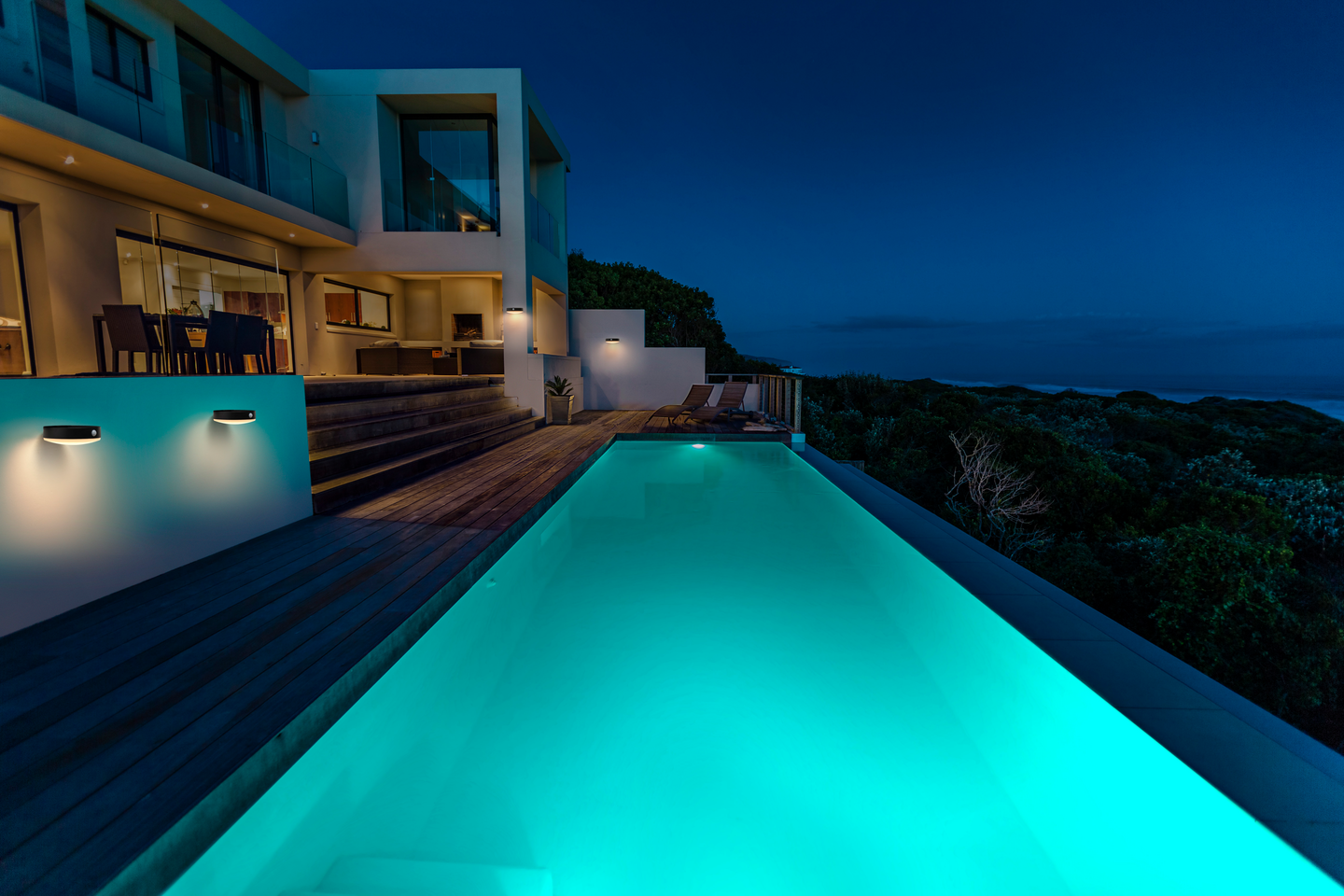 Ulkoseinävalaisin LEDVANCE SMART+ Endura Solar Tossa 500lm 3000K Sensor