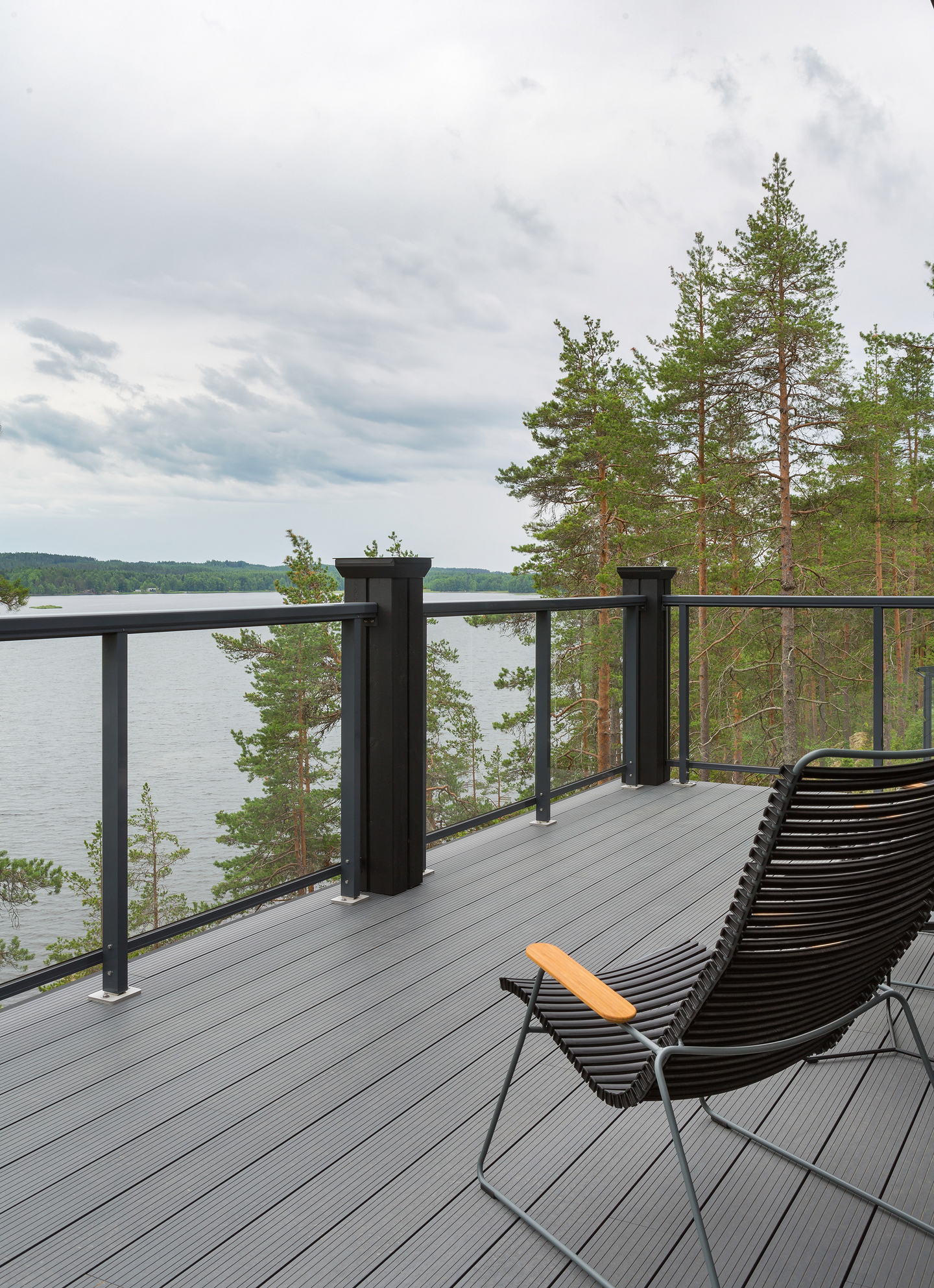 Terassilauta Luna TWPC/T 26x140x4000 grafiitinharmaa lämpöpuukomposiitti