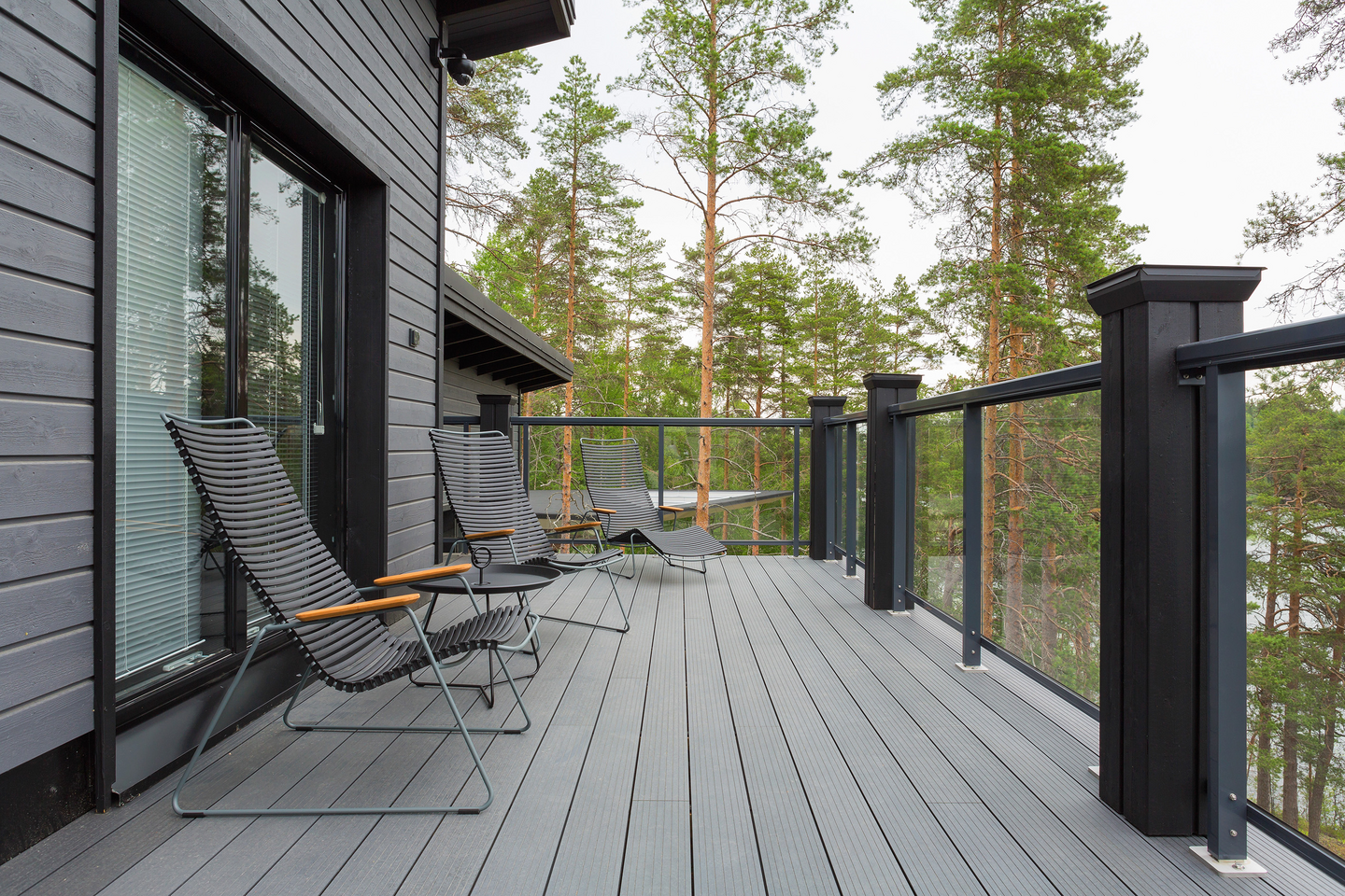 Terassilauta Luna TWPC/T 26x140x6000 grafiitinharmaa lämpöpuukomposiitti