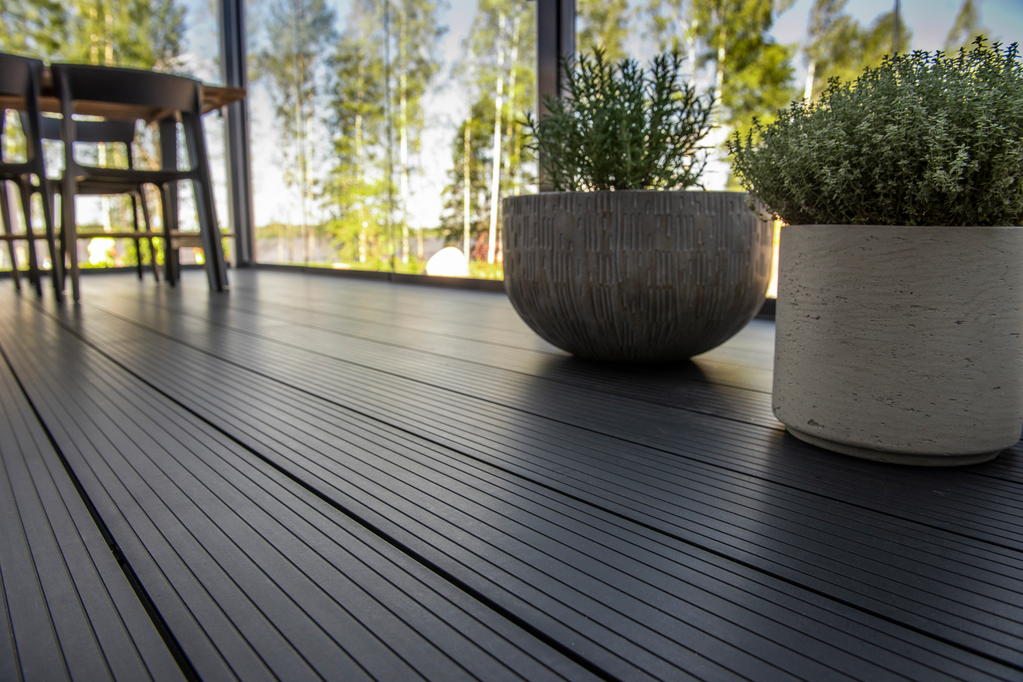 Terassilauta Luna TWPC/T 26x140x6000 musta lämpöpuukomposiitti