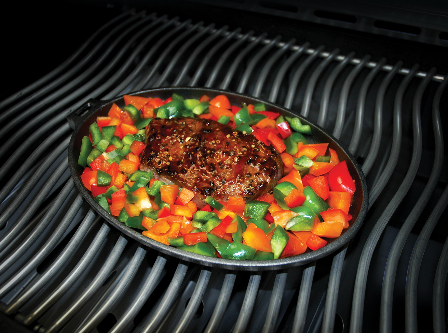 Valurautapannu Napoleon irrotettavalla kahvalla ja alustalla