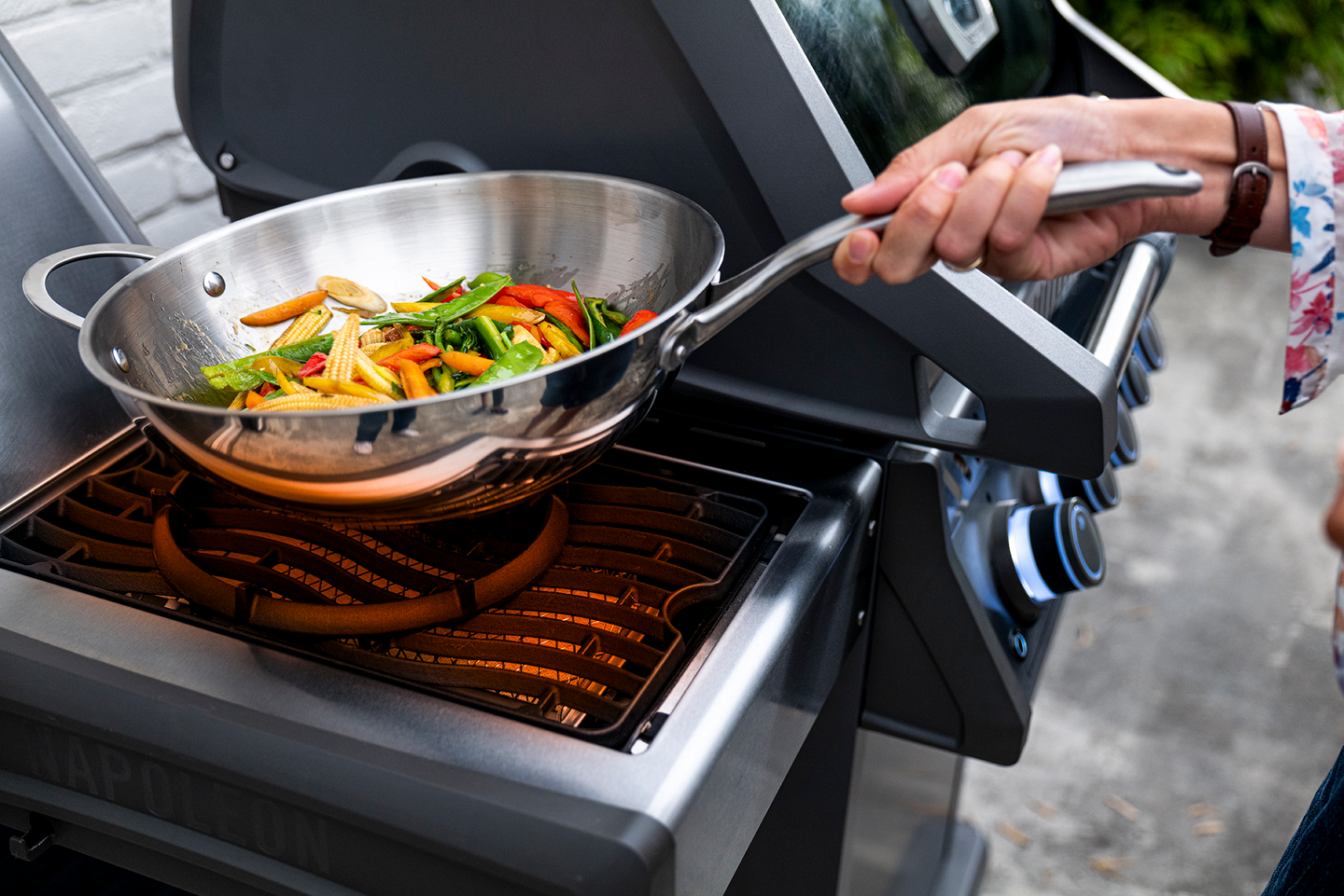 Kaasugrilli Napoleon Rogue SE425SIBPSS-1