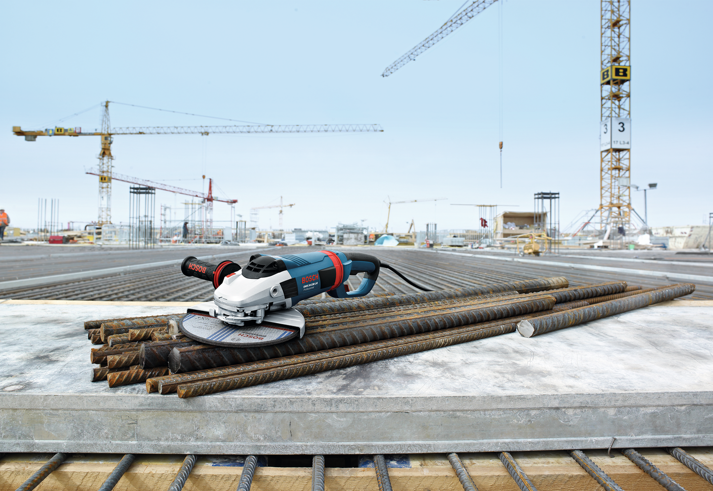 Kulmahiomakone Bosch GWS 24-230 LVI + Tri-Control-kytkin