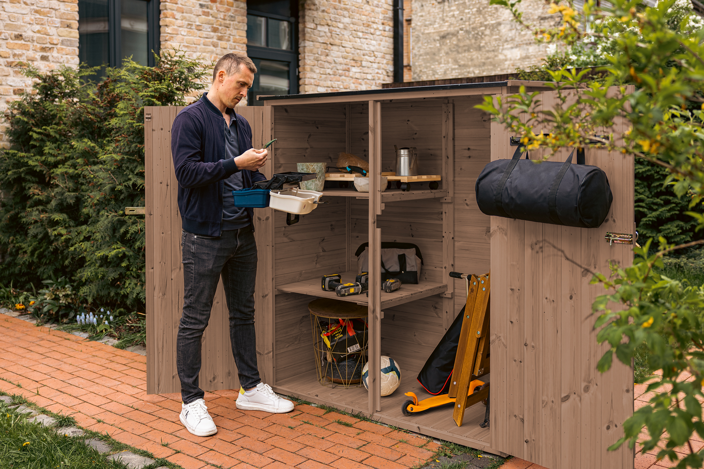 Työkaluvaja hyllyillä ruskea, 144x74x164 cm