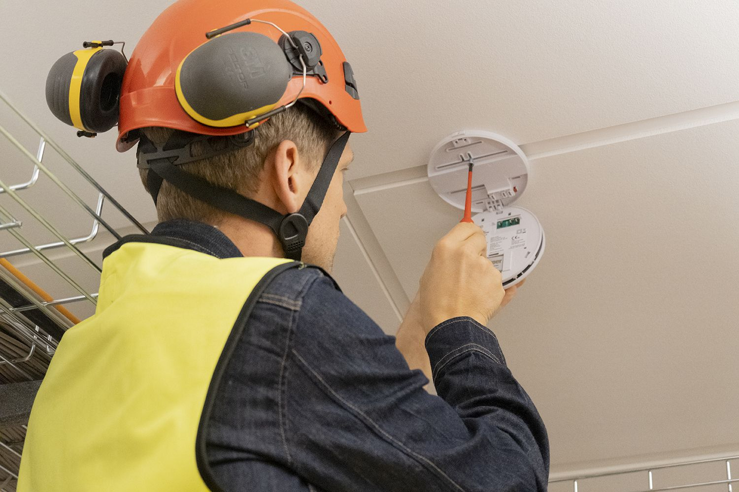 Palovaroitin Housegard 240V SA411S