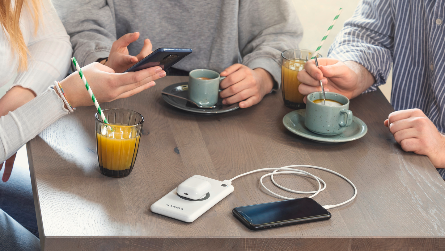 Virtapankki VARTA langaton 10000mAh 1xUSB-C / 2xUSB-A QuickCharge