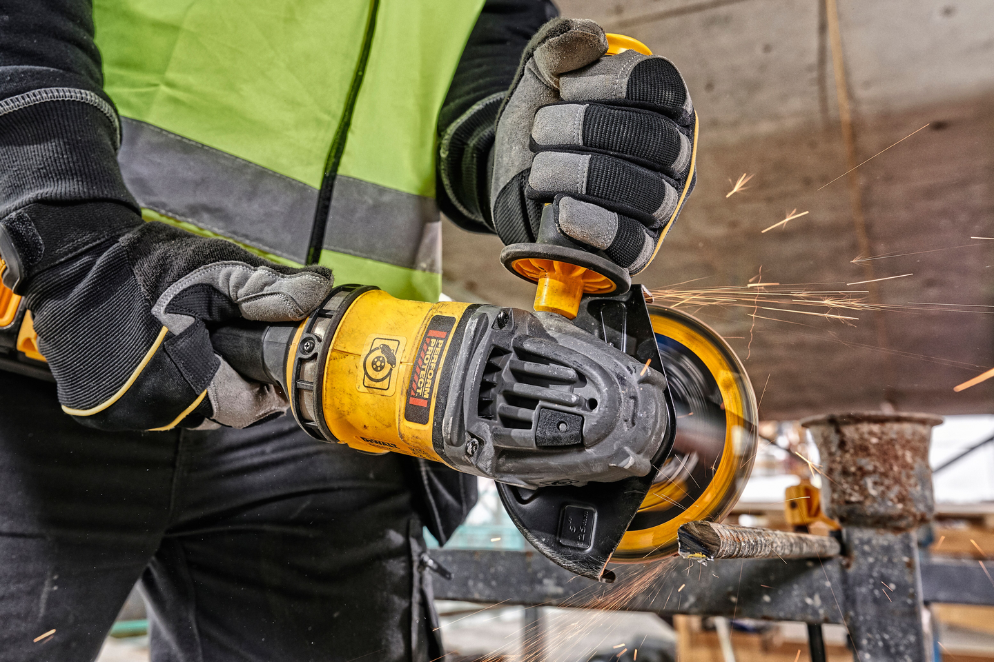 Akkukulmahiomakone DeWalt DCG418NT 54V runko