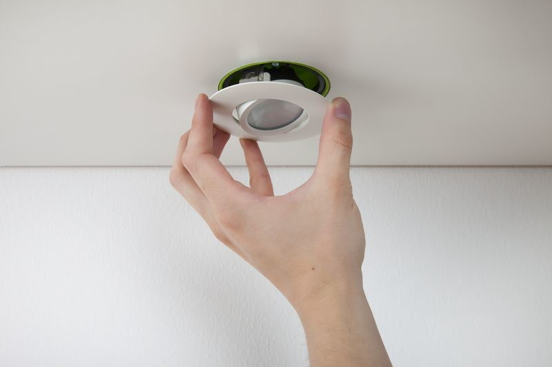 Led-alasvalo Hide-a-lite 1218 Smart IP44 350mA 290lm 3,2W 2700K harjattu teräs