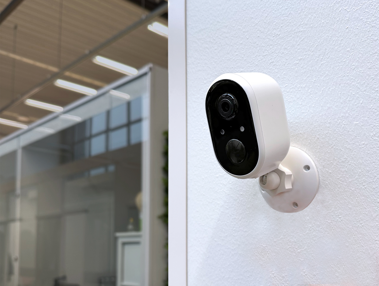 Valvontakamera Emax Smart Home WiFi Full HD akulla