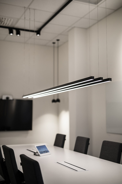 Profiili Hide-a-lite Maxi U musta 2m