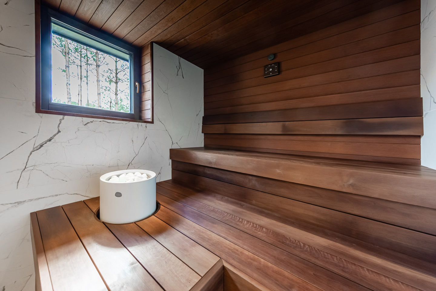 Saunapaneeli Thermory 15x120x2700 STS4 tumma lämpökäsitelty leppä