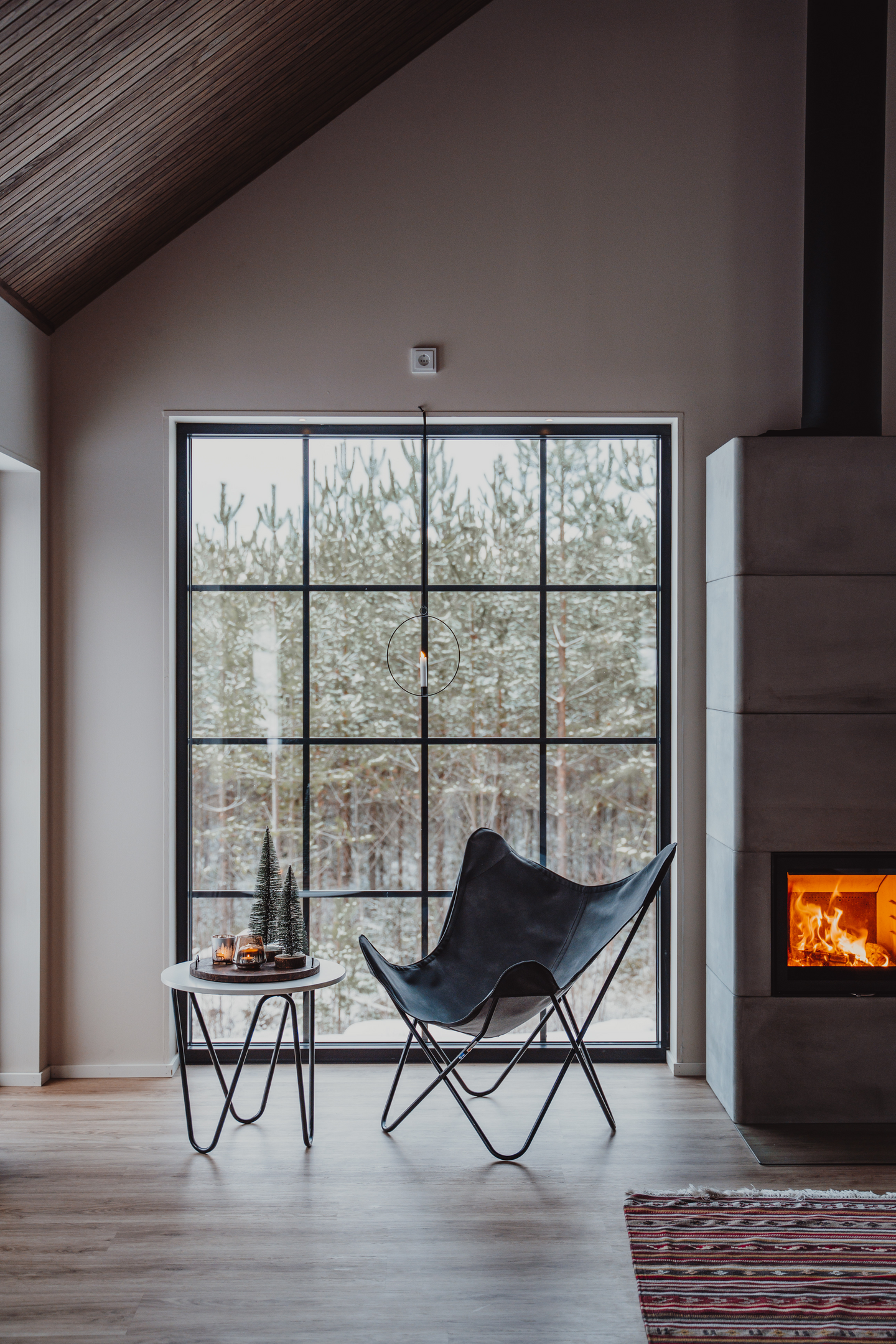 Lepakkotuolin runko Varax musta