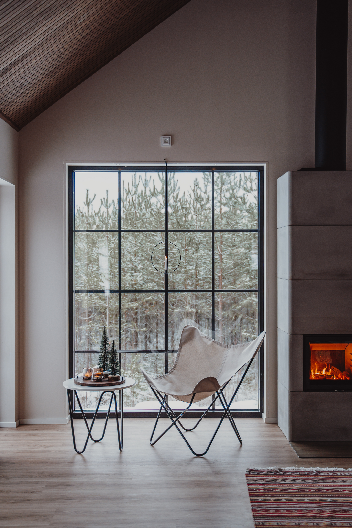 Lepakkotuolin runko Varax musta