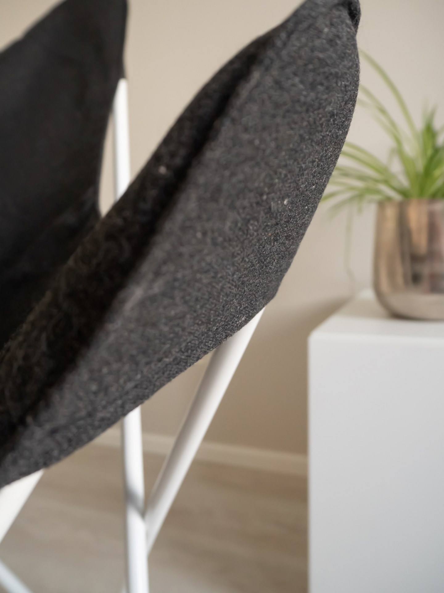 Kangaspäällinen lepakkotuoliin Varax musta