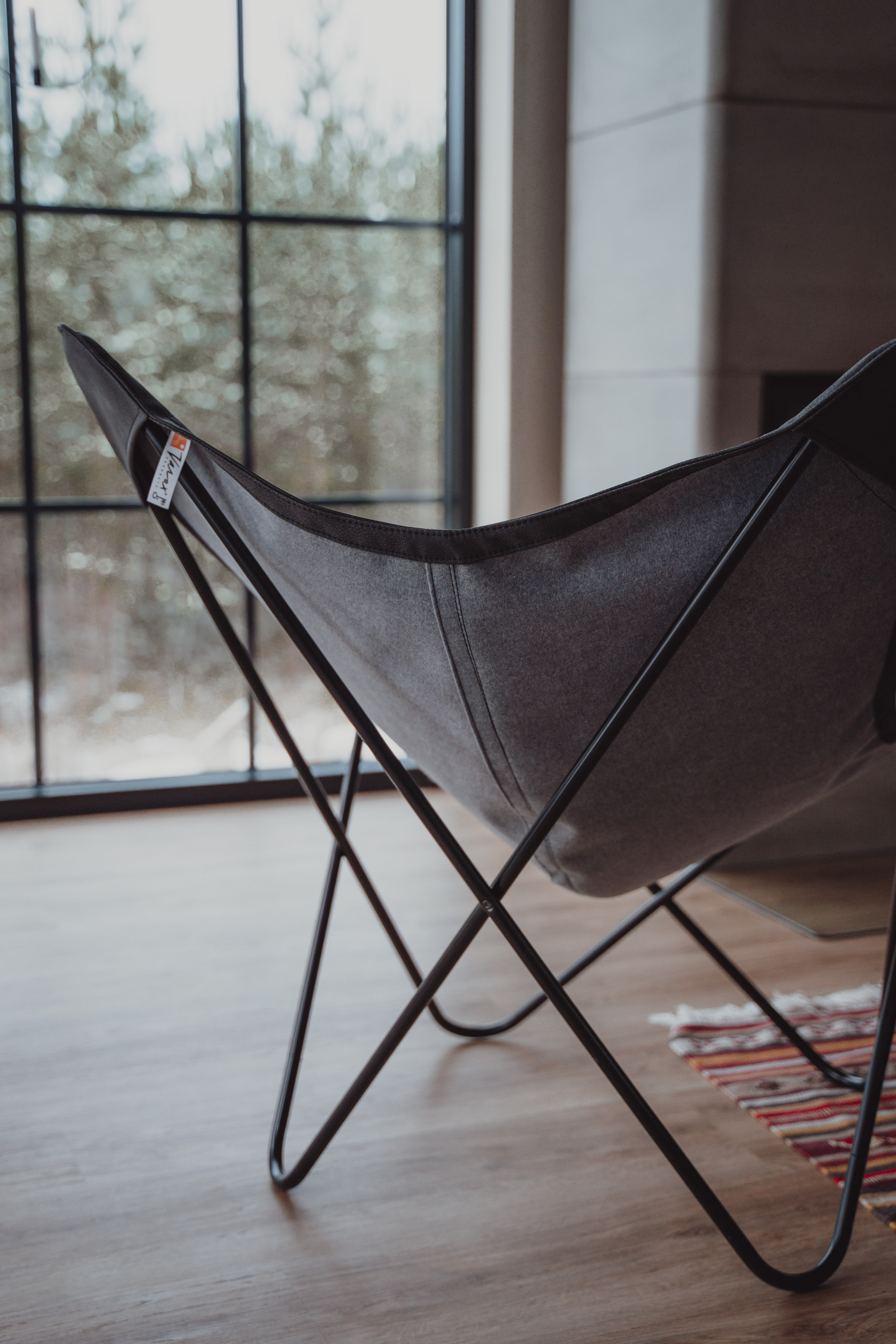 Keinonahkapäällinen lepakkotuoliin Varax musta