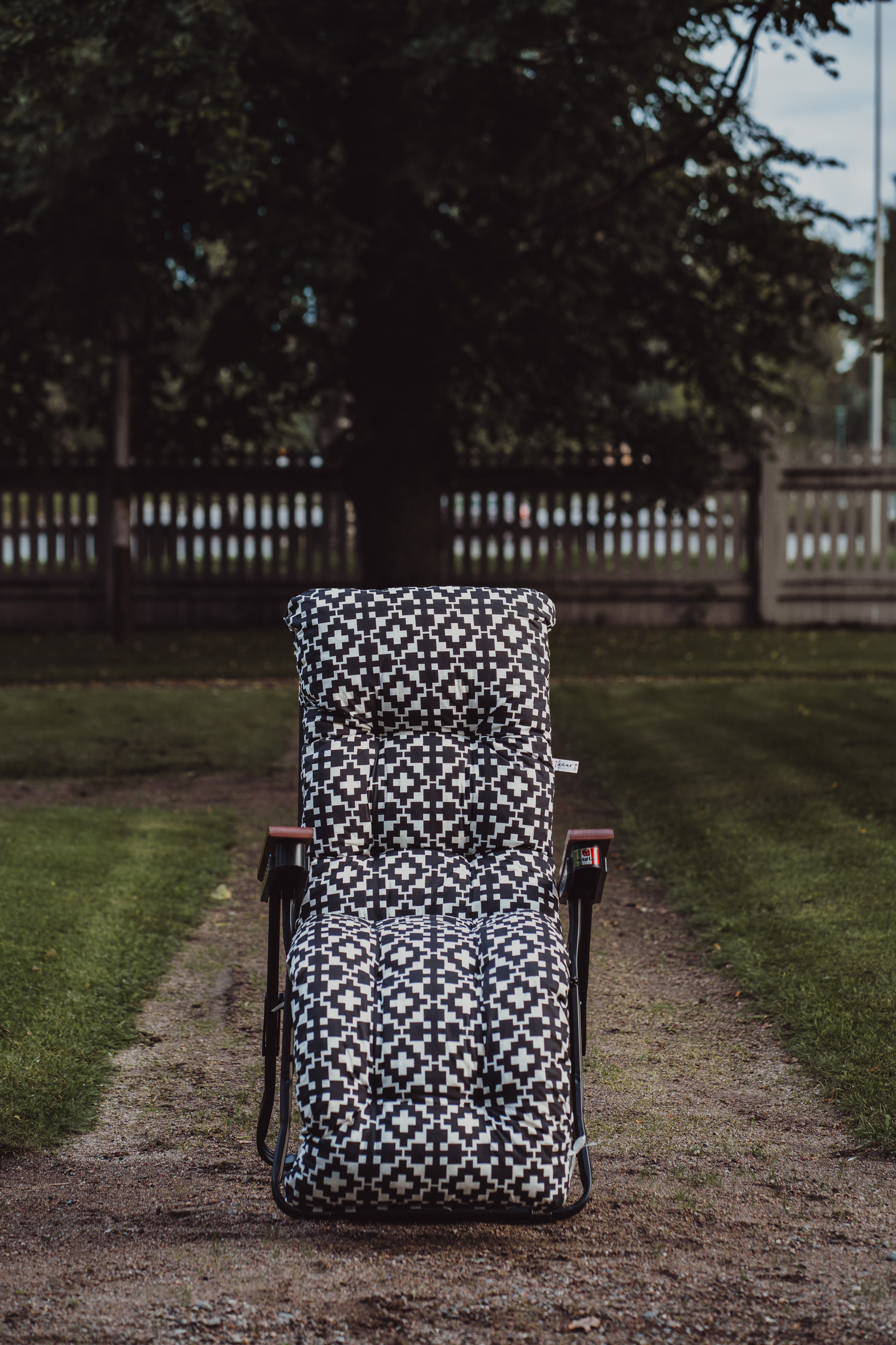 Baden Baden -tuoli Varax mustavalkoinen