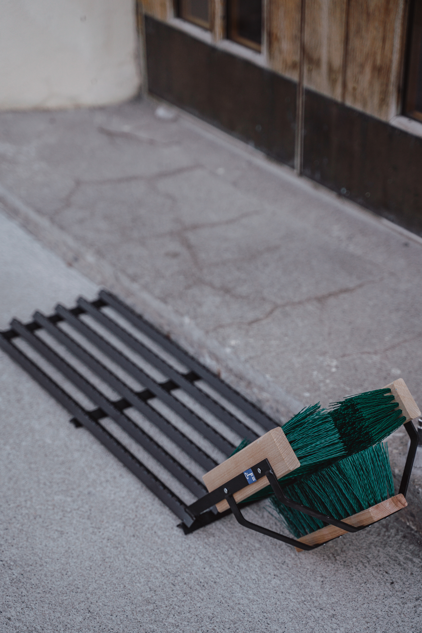 Rappuralli Varax 753 musta kuvio 3 harjaa