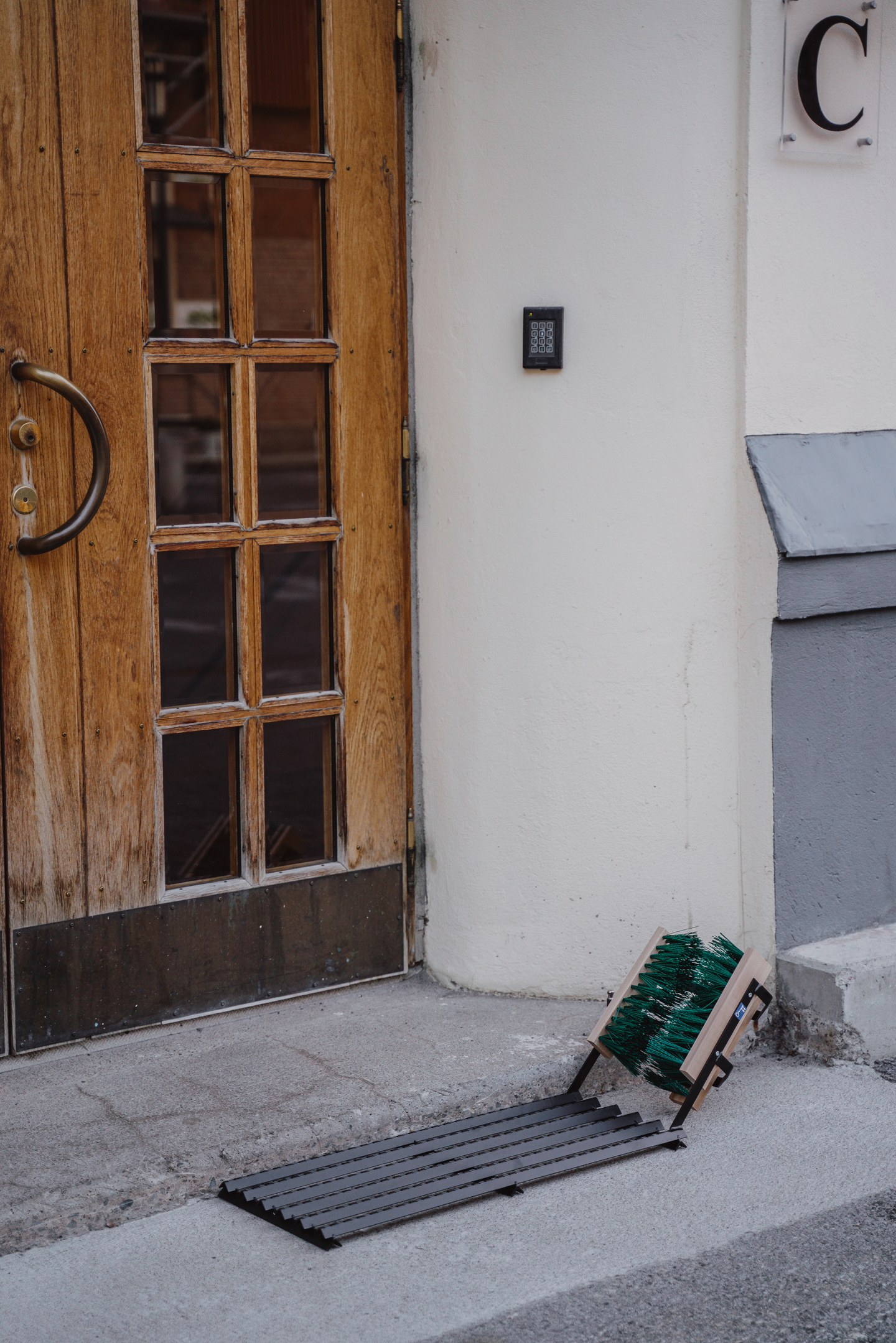 Rappuralli Varax 753 musta kuvio 3 harjaa