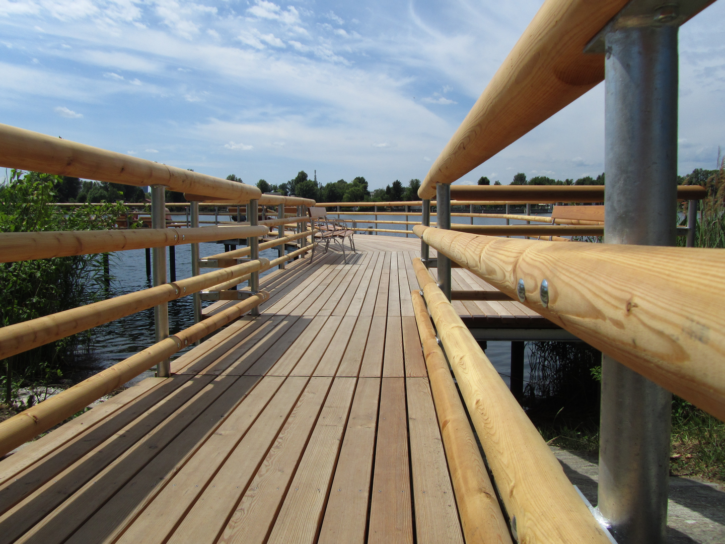 Terassilauta Alppien lehtikuusi 24x143x4000 sileä AB laatu