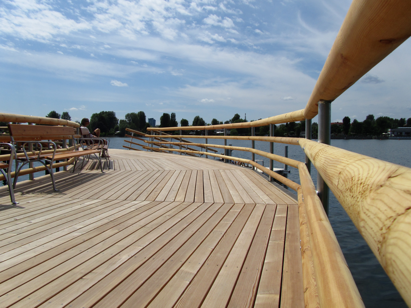 Terassilauta Alppien lehtikuusi 24x143x4000 sileä AB laatu