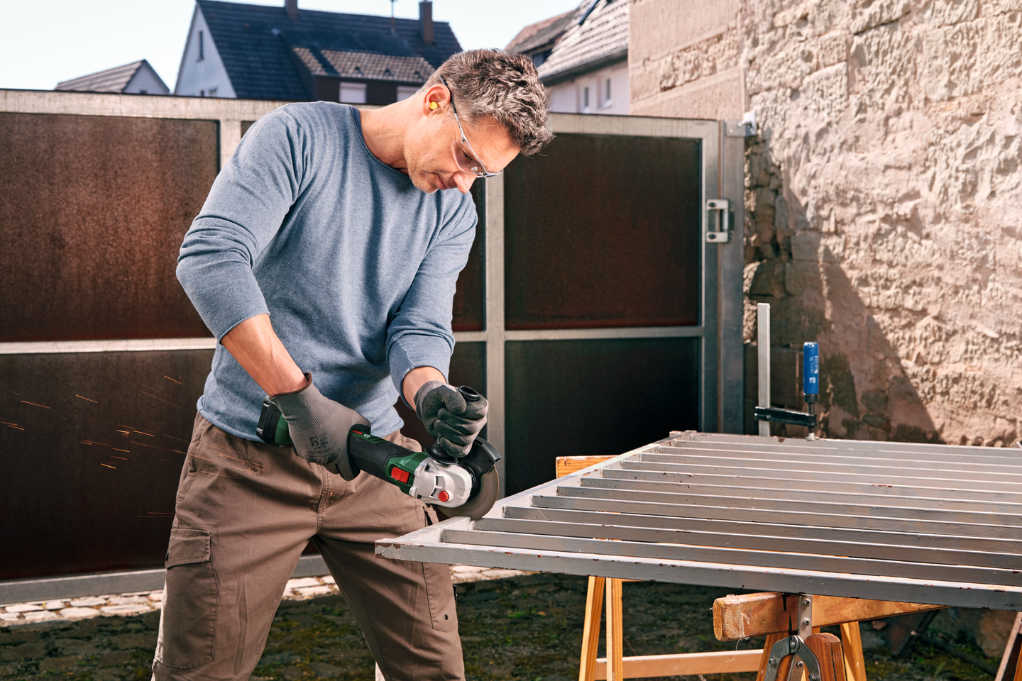 Akkukulmahiomakone Bosch UniversalGrind 18V-75 4Ah