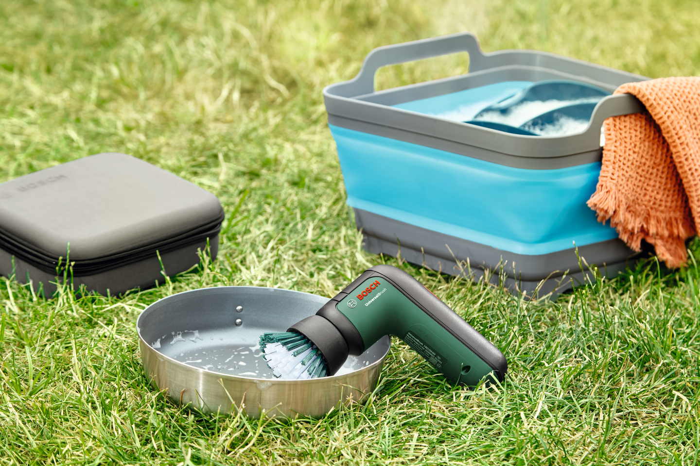 Akkupesuharja Bosch Universal Brush 3,6V setti