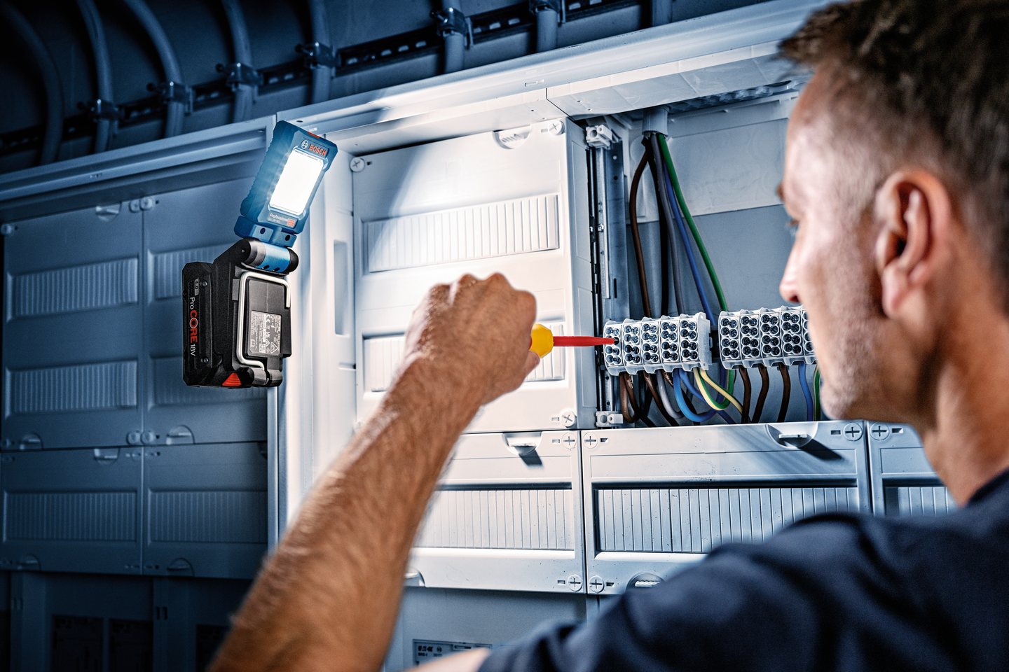 Akkuvalaisin Bosch GLI 18V-800 Solo