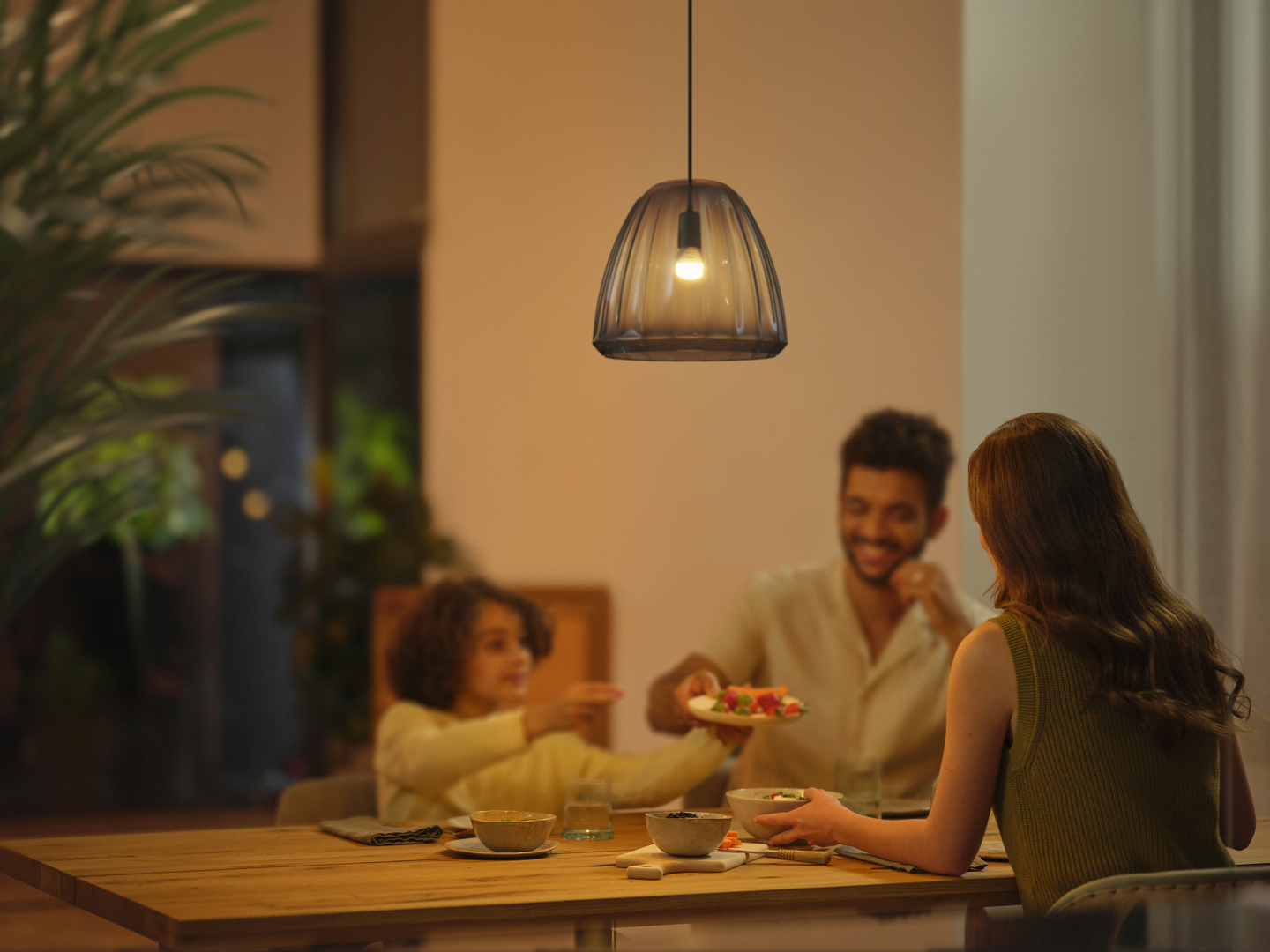 Led-pienkupulamppu Philips Hue E14 470lm valkoinen huurrettu muovi