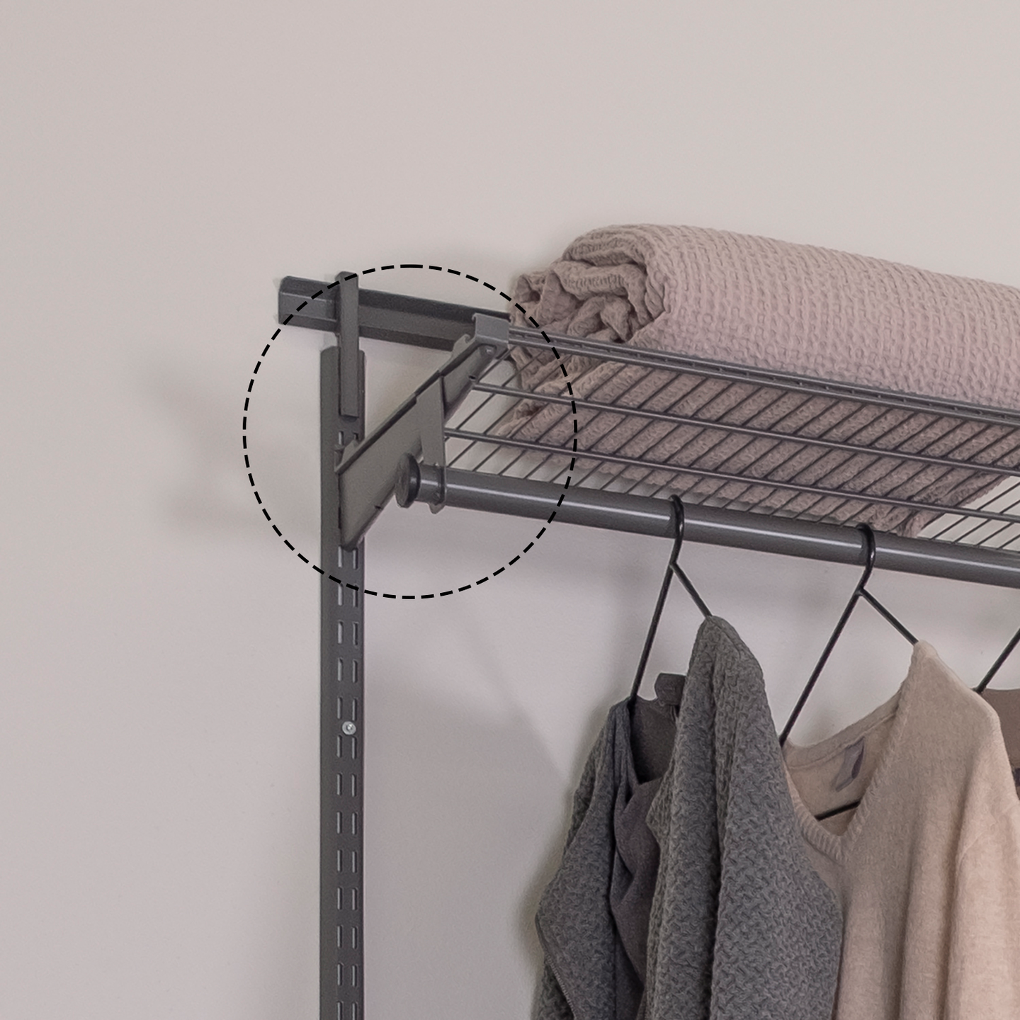 Hyllynkannatin LM 817 350mm antrasiitti